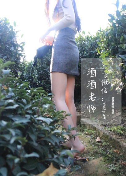 带珍珠耳环的少女